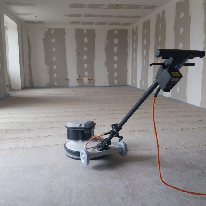 Ponçage de la chape liquide